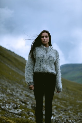 Chapter II: The Huntress IV